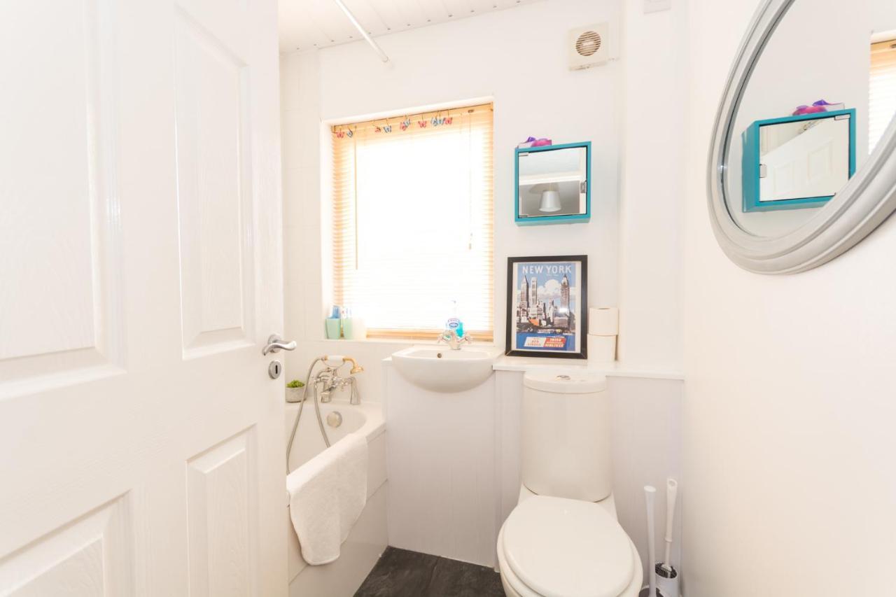 Excellent Location - City Centre - Parking - 4 Beds -2 Bedrooms Belfast Esterno foto