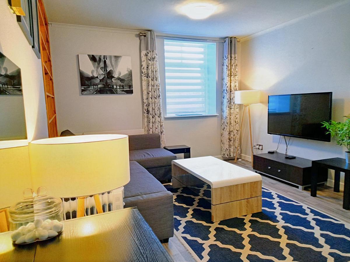 Excellent Location - City Centre - Parking - 4 Beds -2 Bedrooms Belfast Esterno foto