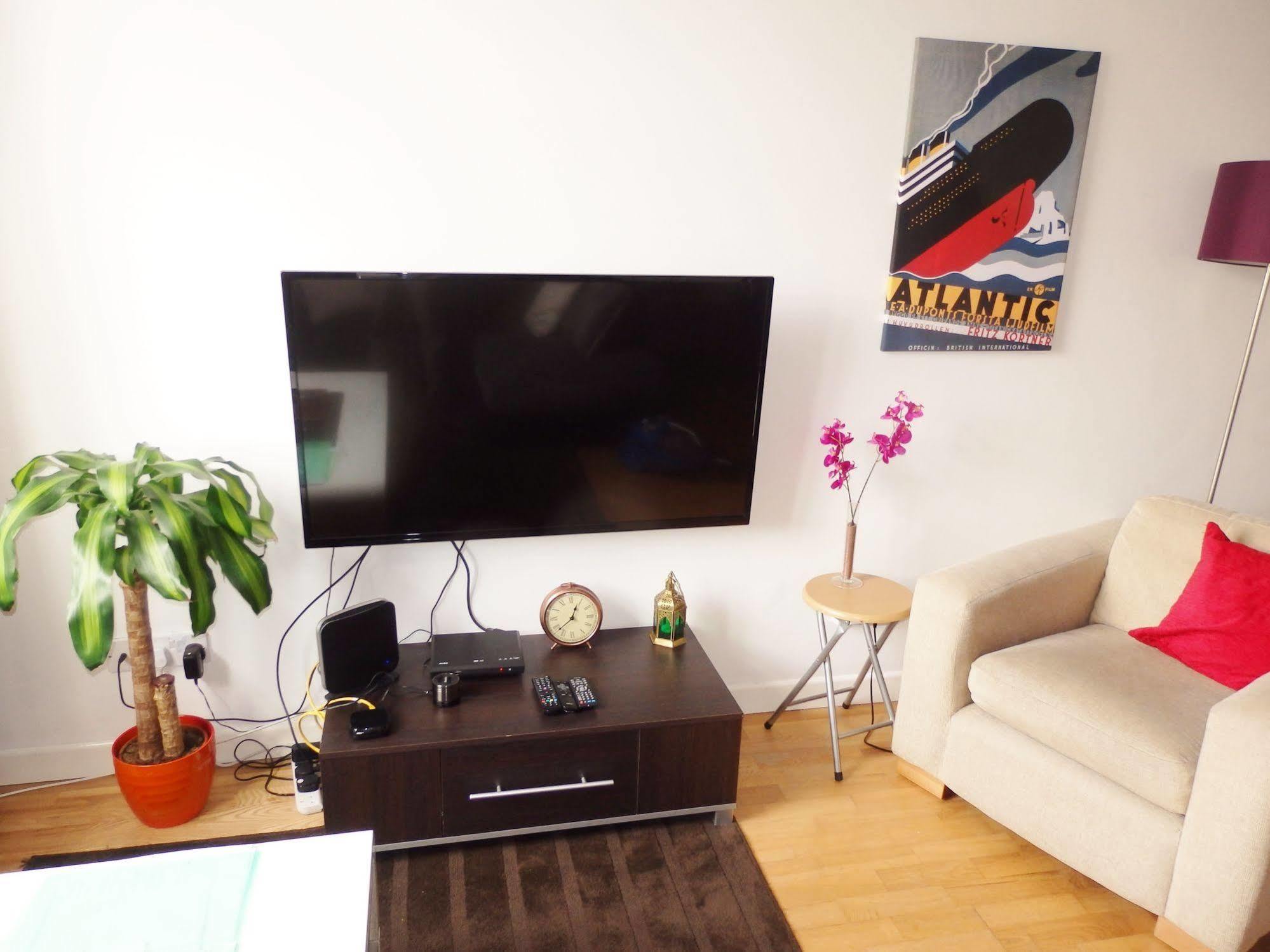 Excellent Location - City Centre - Parking - 4 Beds -2 Bedrooms Belfast Esterno foto