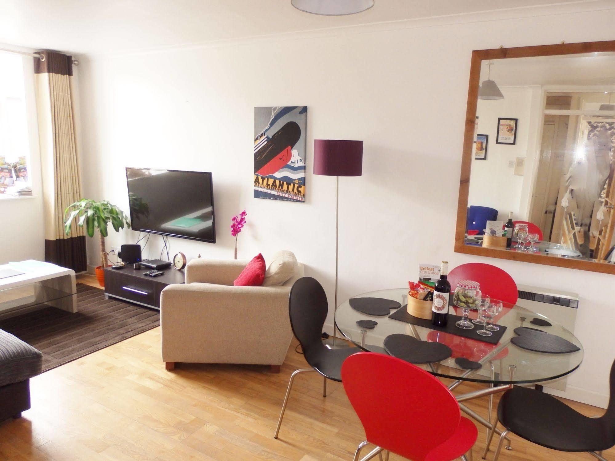 Excellent Location - City Centre - Parking - 4 Beds -2 Bedrooms Belfast Esterno foto