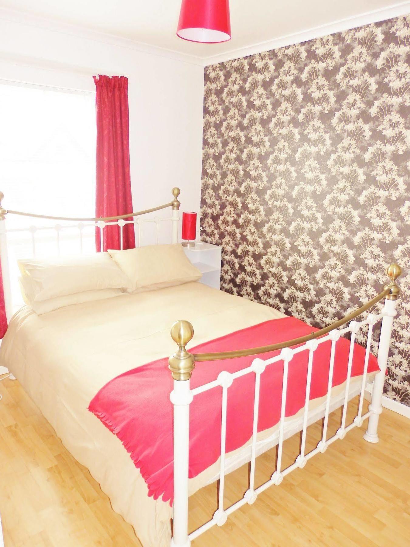Excellent Location - City Centre - Parking - 4 Beds -2 Bedrooms Belfast Esterno foto