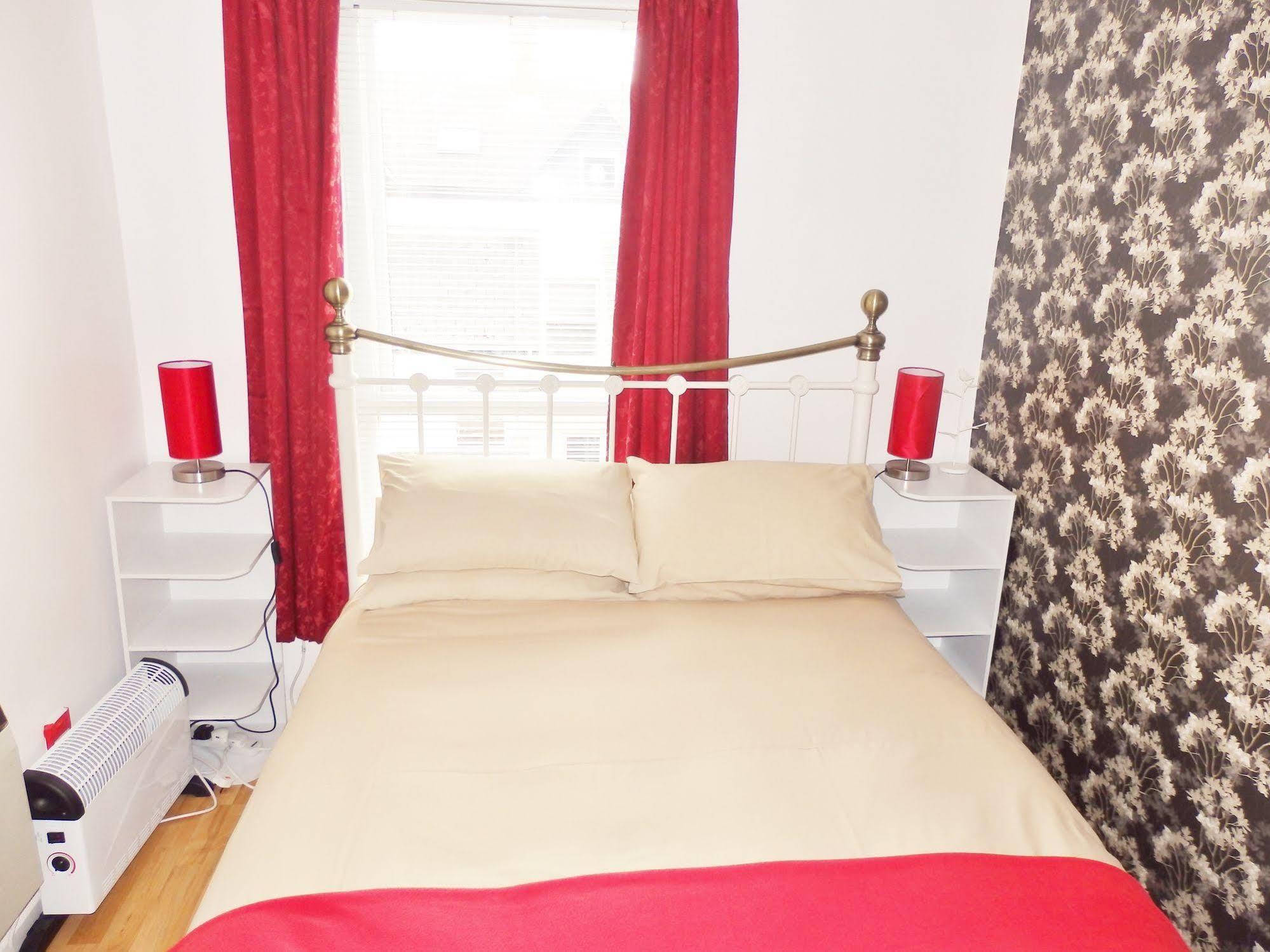 Excellent Location - City Centre - Parking - 4 Beds -2 Bedrooms Belfast Esterno foto